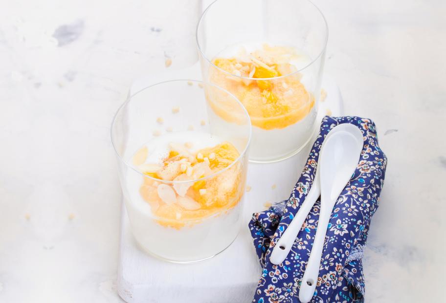 Joghurt mit Pfirsich-Birnen-Soße