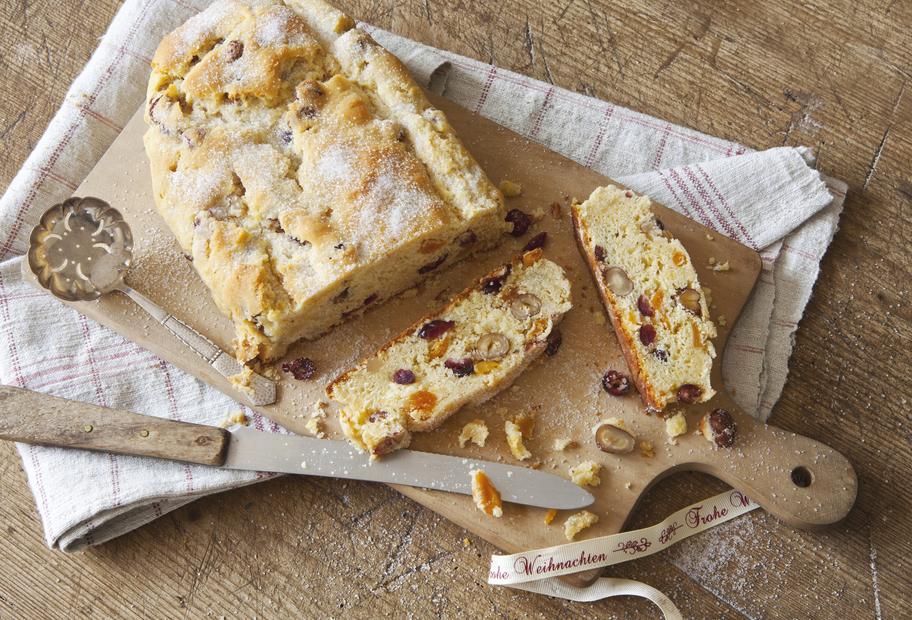 Quarkstollen mit Cranberrys