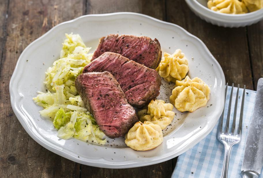 Sous-vide-Rinderfilet mit Herzoginkartoffeln