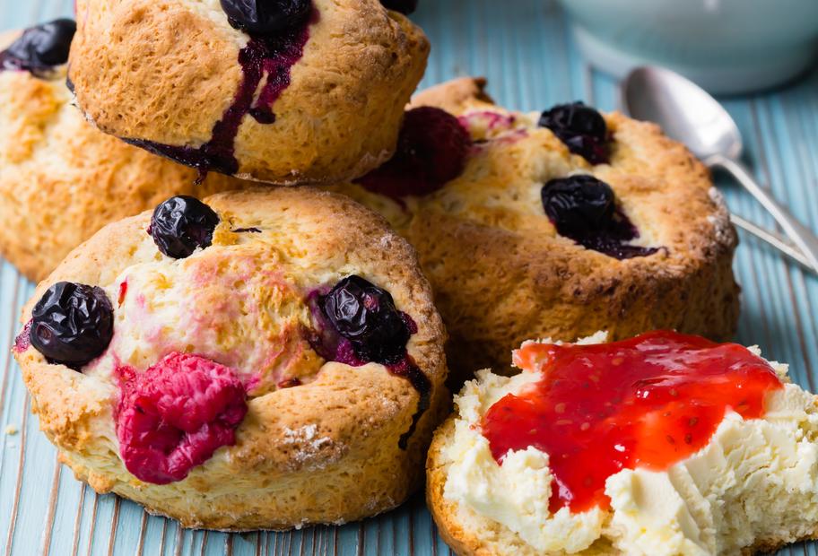 Scones mit Beeren