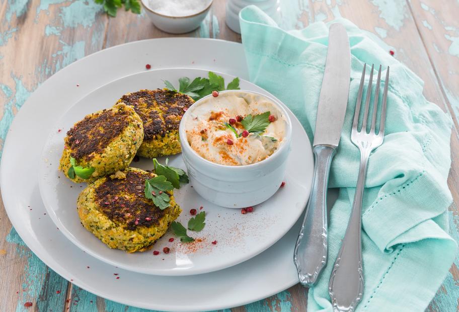 Bratlinge mit pikantem Quark-Dip