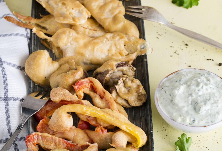 Gebackene Hähnchenbrust und Gemüse im Tempura-Mantel