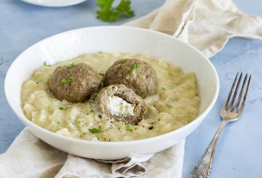 Hackbällchen mit Käsefüllung