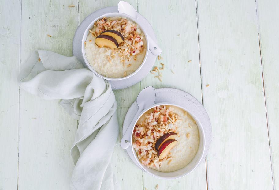 Hirsebrei mit Fruchtsalat