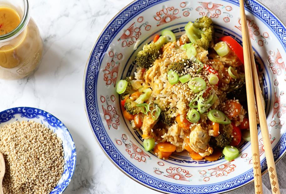 Nasigoreng mit süßsaurer Soße und Vollkornreis