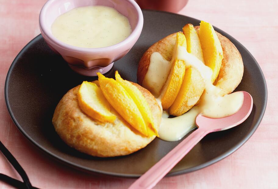 Quittentaler mit Vanillesoße