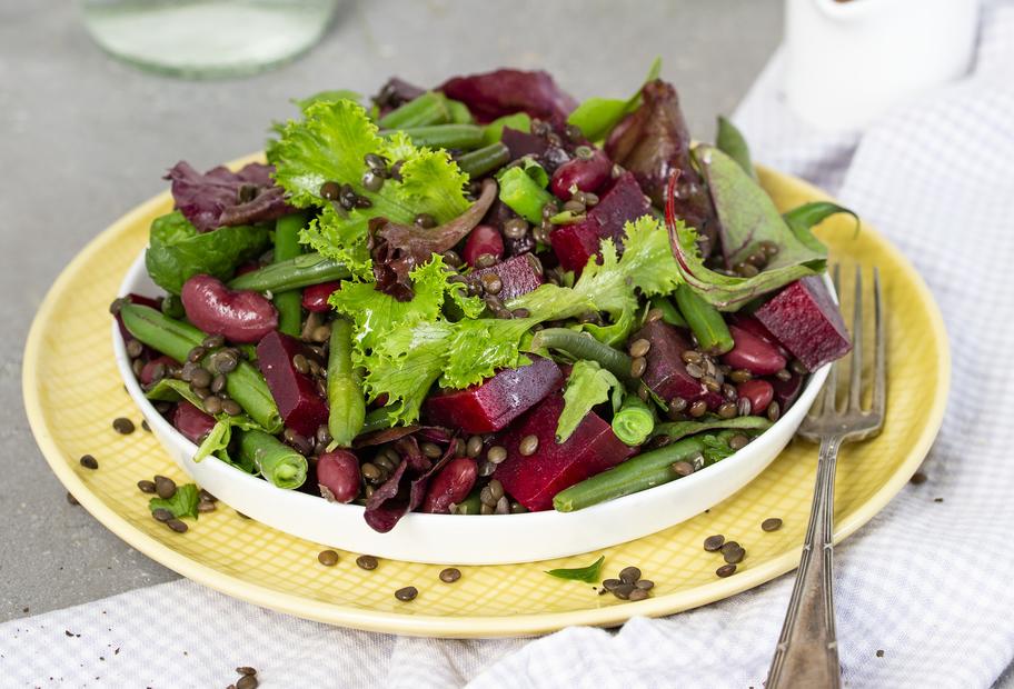 Wintersalat mit Roter Bete und Bohnen