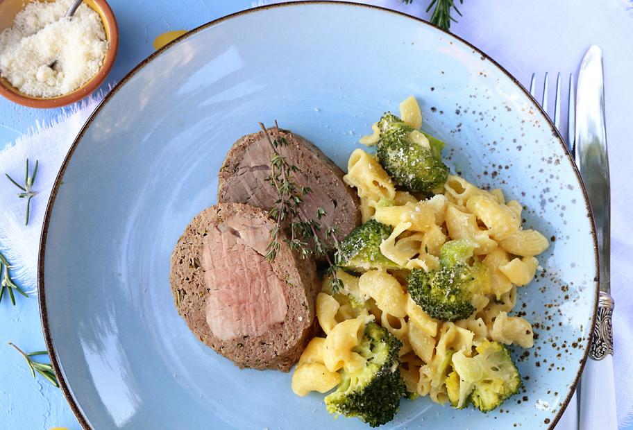 Schweinefilet mit Nudeln mit Brokkoli