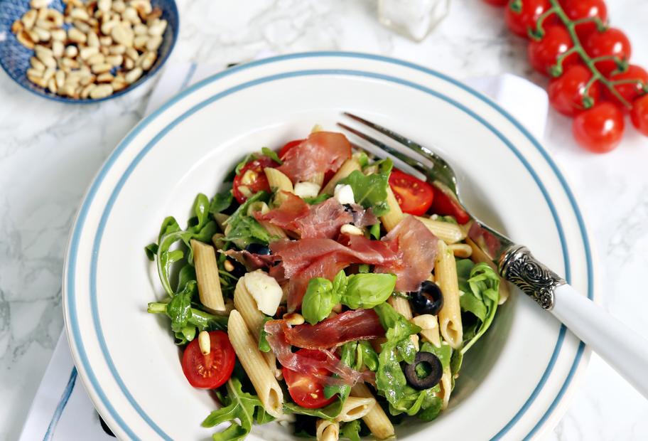 Vollkornnudelsalat mit Schinken und Pinienkernen für den Thermomix®