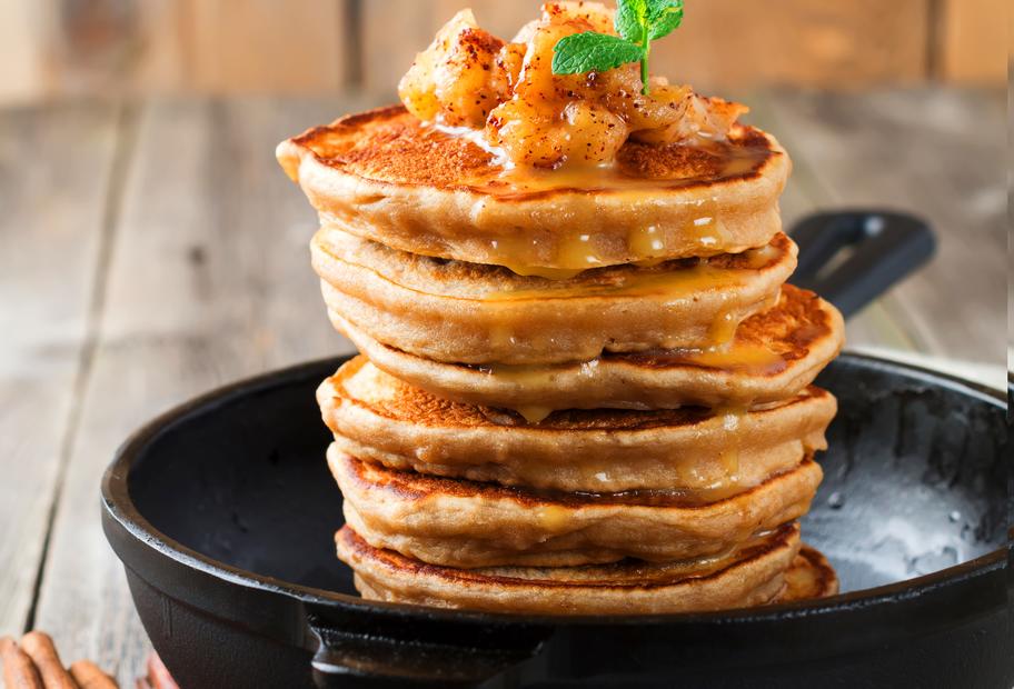 Buchweizen-Pancakes mit Apfel-Zimt-Soße
