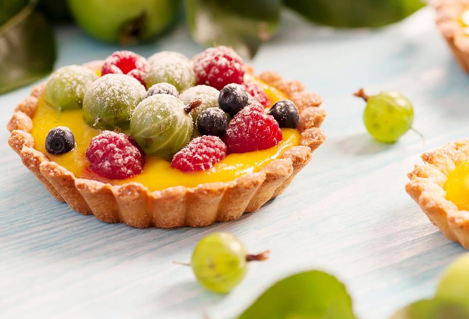 Creme-Tartelettes mit Beeren