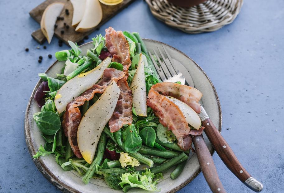 Grüne-Bohnen-Salat mit Birnen und Speck aus dem Varoma®