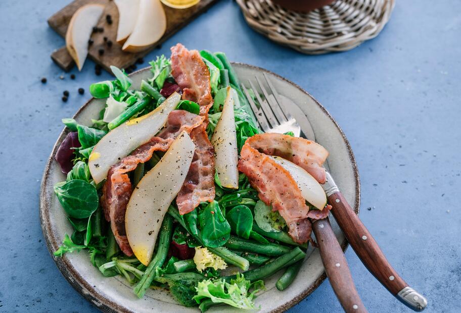 Grüne-Bohnen-Salat mit Birnen und Speck aus dem Varoma&reg;