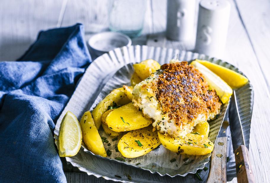 Kabeljau in Kräuter-Panade mit Rosmarin-Kartoffelecken
