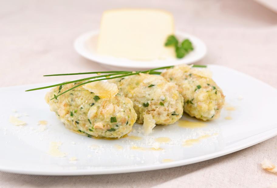 Kasnocken mit Butter und Graukäse