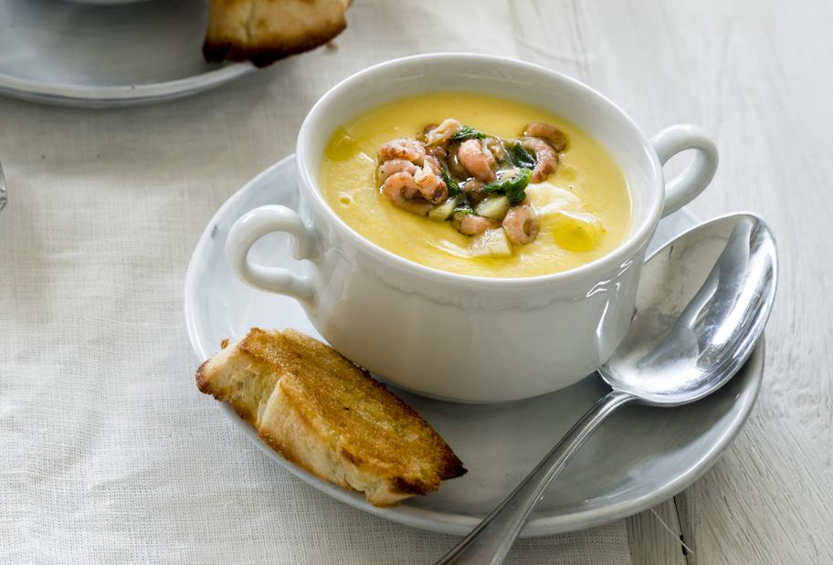 Pastinakensuppe mit Krabben
