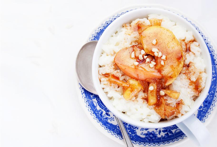 Cremiger Reispudding mit karamellisierten Äpfeln