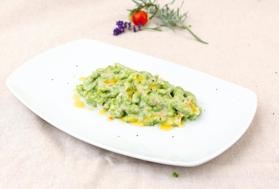 Spinatspätzle mit Schinken-Sahne-Soße