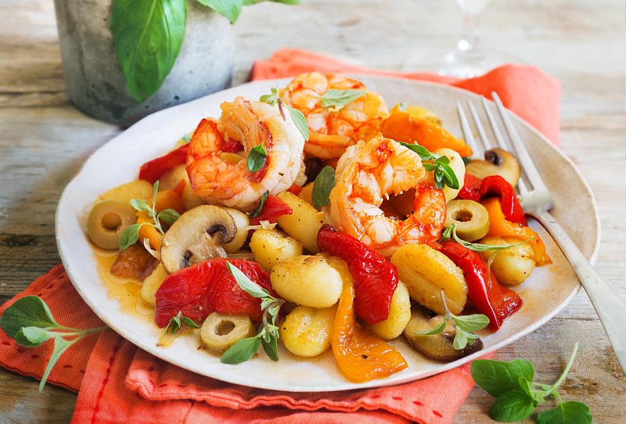 Gnocchi-Antipasti-Salat mit Garnelen