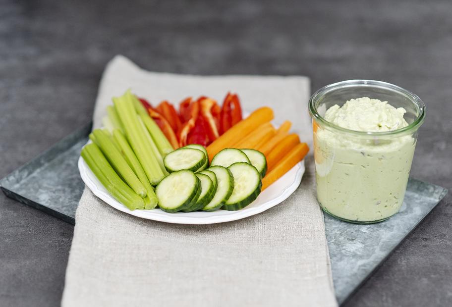 Leicht &amp; lecker: Gemüsesticks mit Quark-Avocado-Dip für den Thermomix®