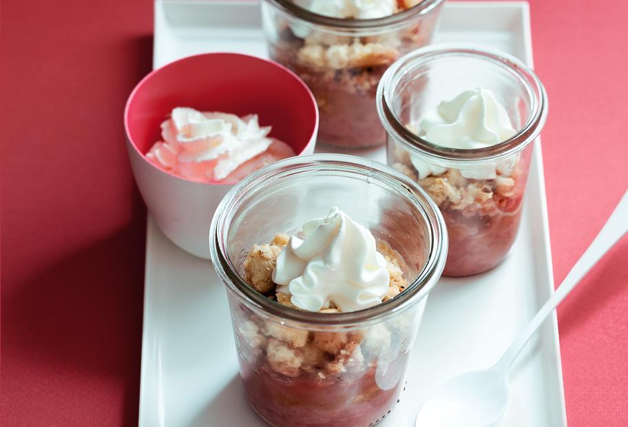 Kleine Rhabarber-Crumbles