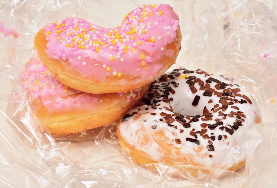 Roséfarbener Zuckerguss