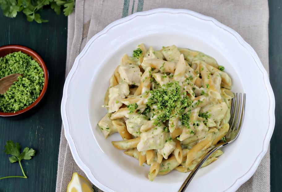 Vollwertig lecker: Hähnchentopf „Alfredo“ mit Vollkornpenne