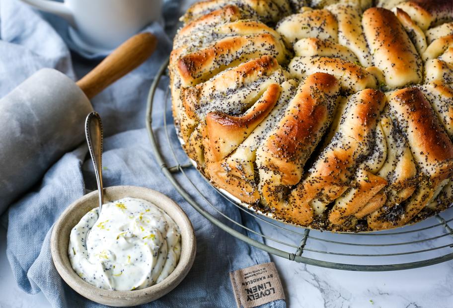 Limetten-Mohn-Faltenbrot