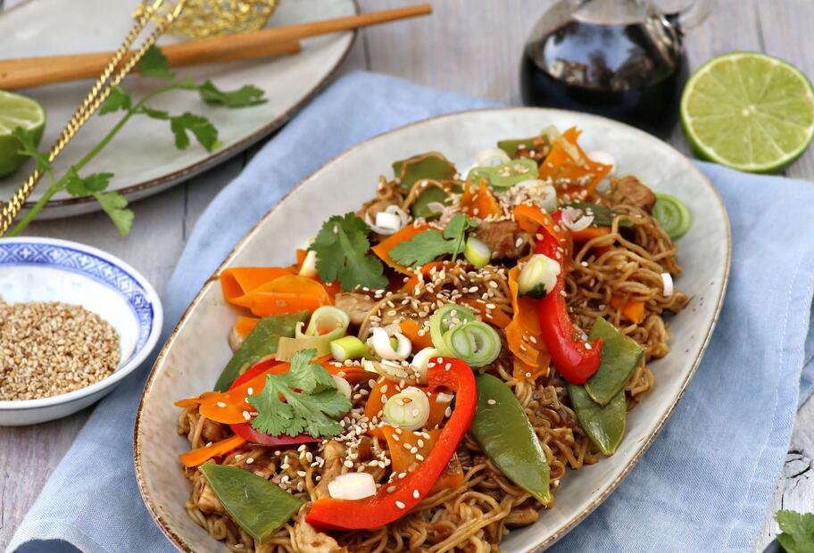 Gebratene Nudeln mit dem Thermomix® | ZAUBERTOPF Gebratene Nudeln mit dem Thermomix® | ZAUBERTOPF