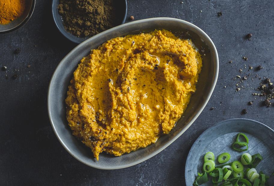 Orientalischer Hummus mit Karotten