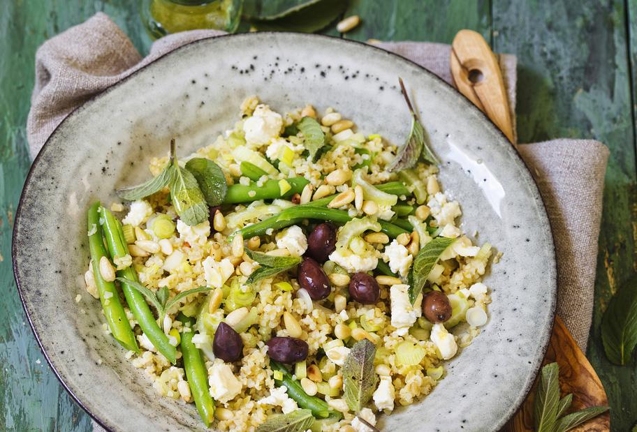 Mediterraner grüner Bulgursalat