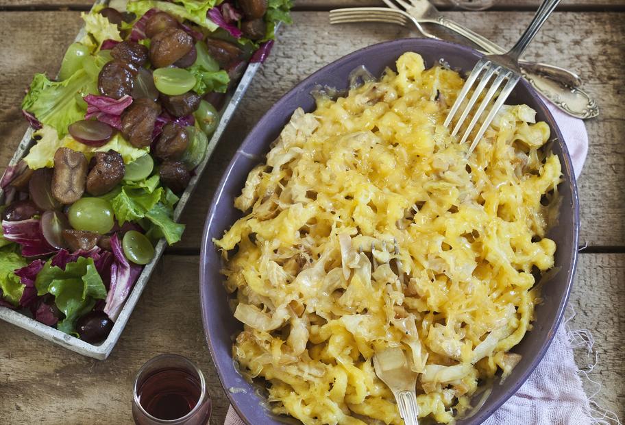 Käsespätzle mit Spitzkohl und Pastinake