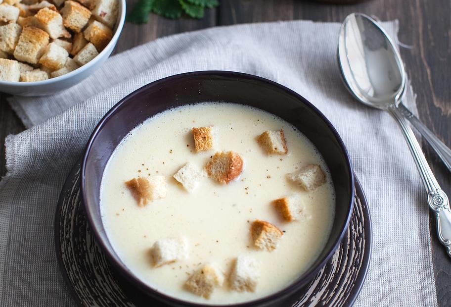 Käsesuppe mit Knoblauchcroûtons für den Thermomix®