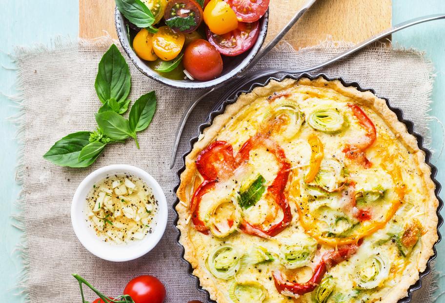 Porree-Paprika-Tarte mit Salat