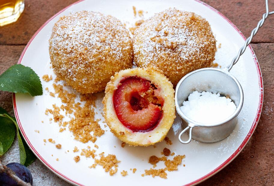 Österreichische Zwetschgenknödel