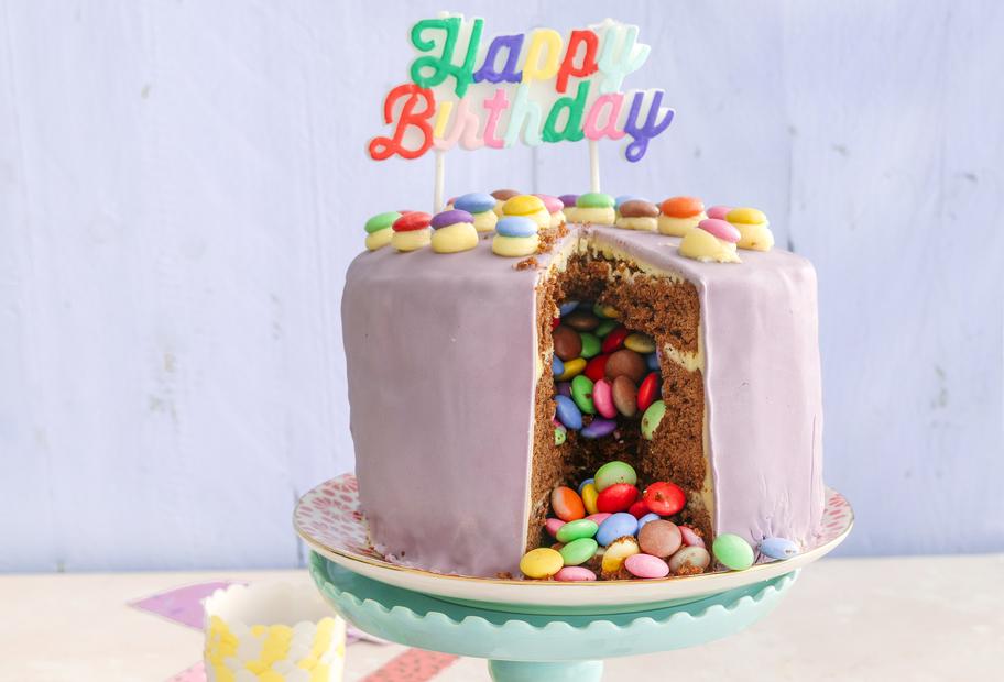 Bunte Piñata-Torte