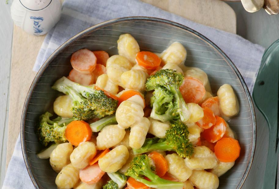 Italienische Gaumenfreude: Gemüse-Gnocchi-Topf mit Sahnesauce für den ...