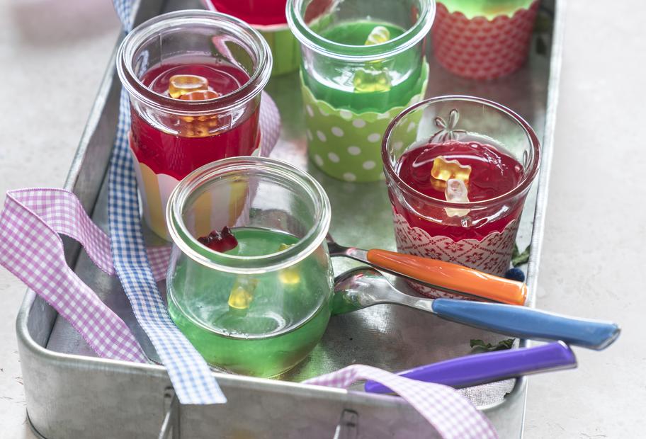 Mini-Wackelpudding mit Gummibärchen