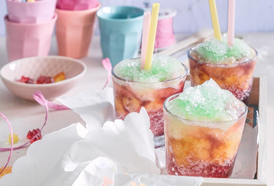 Bunter Regenbogen-Slushie