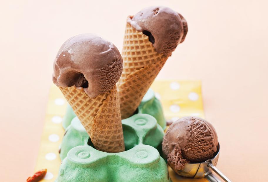 Sahniges Schokoladeneis mit Chili in der Eismaschine für den Thermomix®
