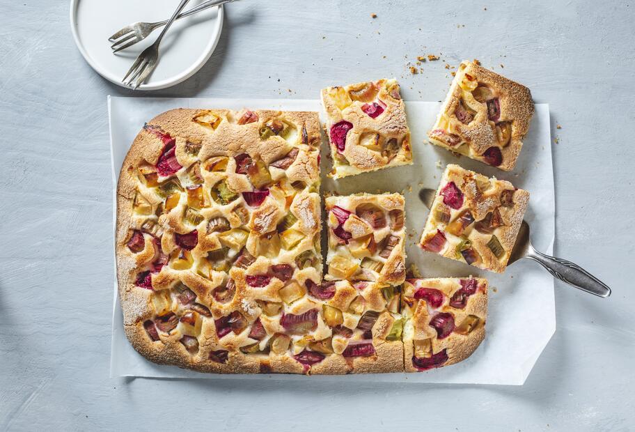 Der saftigste Rhabarberkuchen mit Apfel
