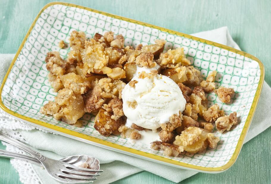 Apfel-Crumble mit Walnussknusper