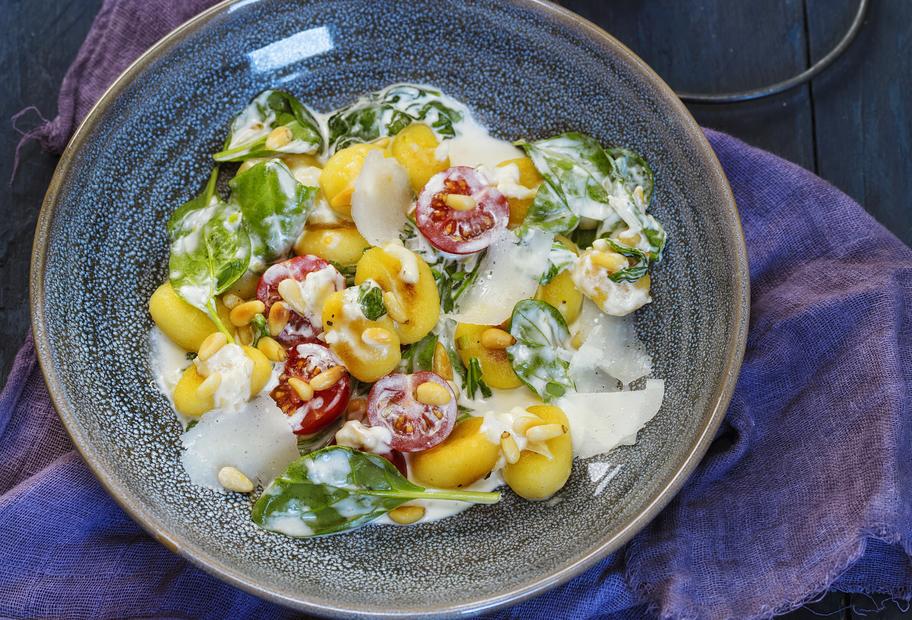 Gebratene Gnocchi mit Spinat und Ziegenfrischkäse