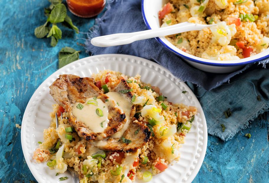 Kalbsschnitzel mit Blumenkohl-Tomaten-Couscous