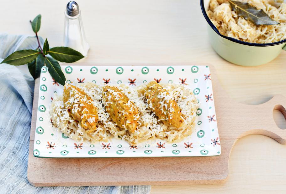 Karotten-Semmel-Nocken mit Sauerkraut