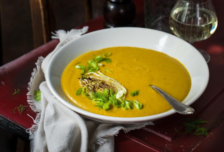 Linsen-Karotten-Suppe mit gebratenem Fenchel
