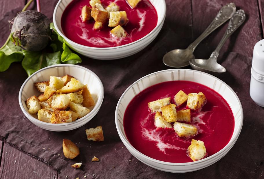 Würzige Rote-Bete-Suppe mit Croûtons