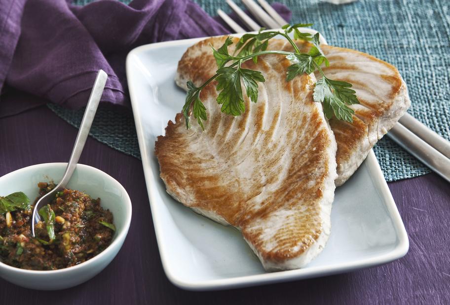 Edle Thunfischsteaks mit rotem Pesto
