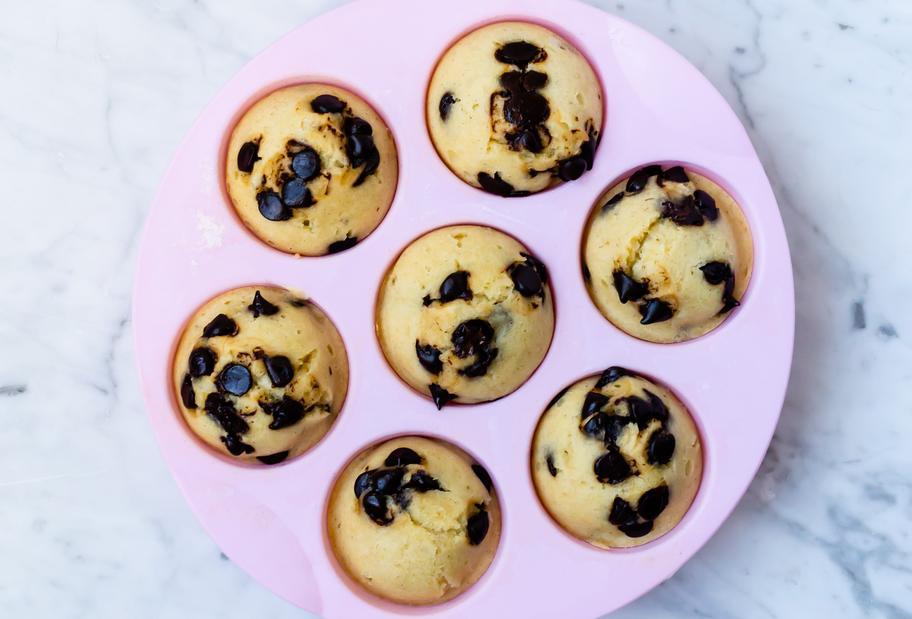 Gedämpfte Muffins mit Schokolade