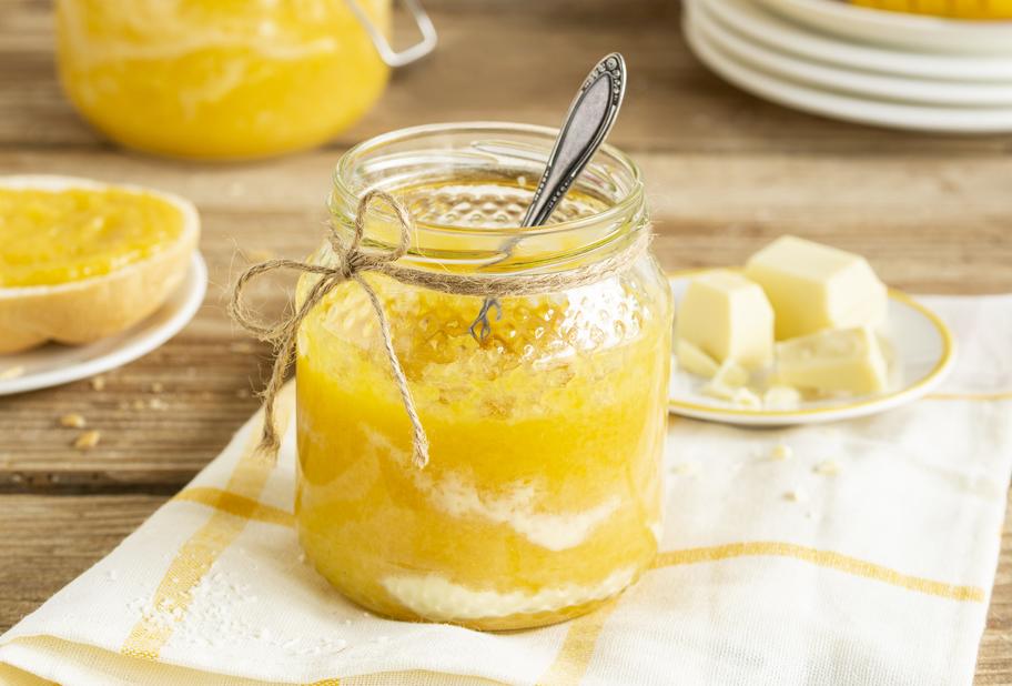 Kokos-Aufstrich mit Mango und weißer Schokolade